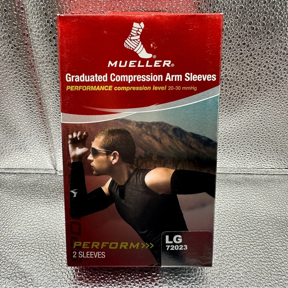 Mueller Graduated Compression Performance Arm Sleeves, Pair, Black Size Large